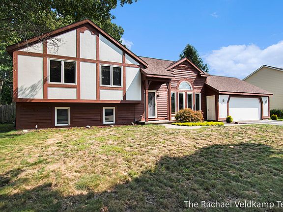 2nd image of 6150 Rogue River Meadows Dr NE