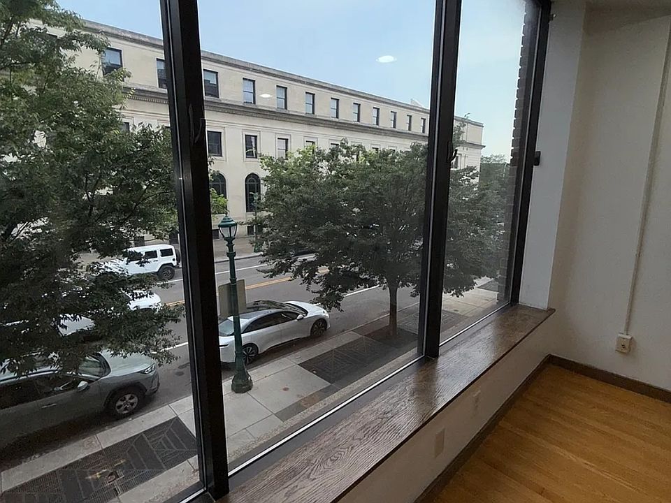 2nd image of 208 W Genesee St #1