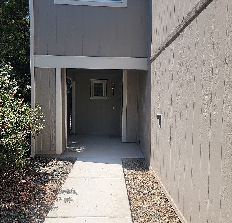 1st image of 2934 Stanford Ln