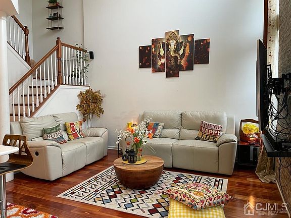 5th image of 2353 Berkshire Ln