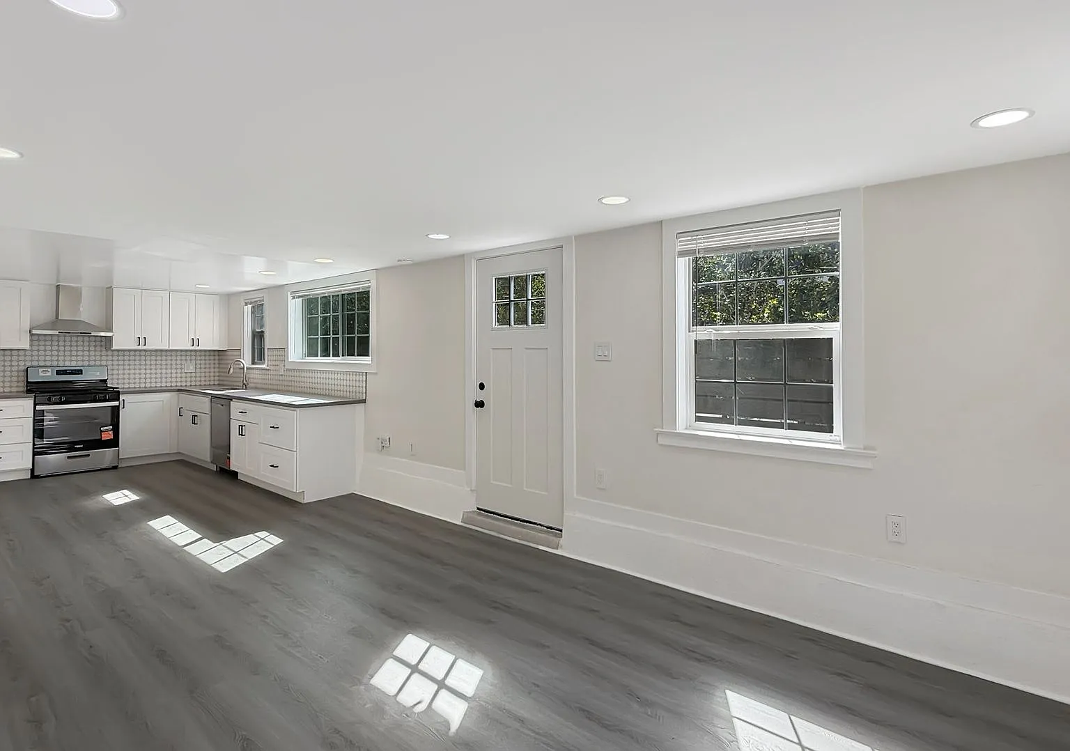 Completely Renovated Apartment in a lovely 3-unit Building with a Large Shared Yard! — Photo 2