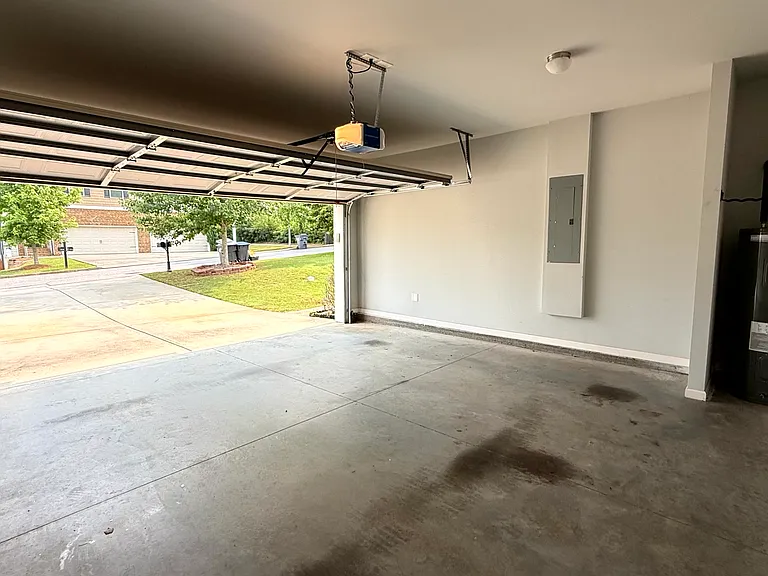 4752 Highland Ave — Photo 10