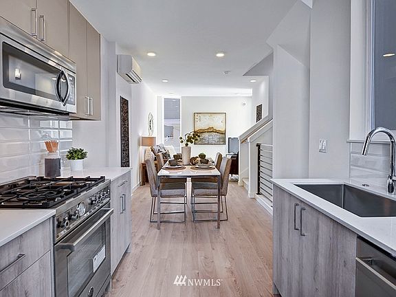 4th image of 437 B NE 73rd Street