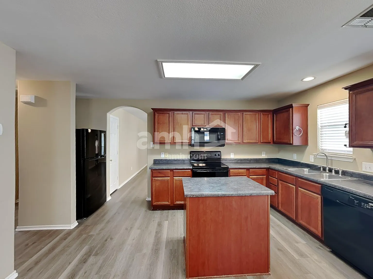 3 bed, 2.0 bath, 1643 sqft, $1,790 — Photo 3