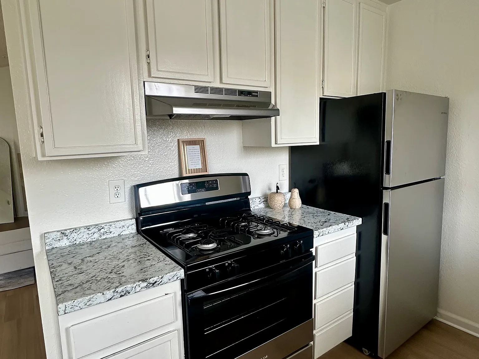 2 bed, 740 sqft, $2,725 — Photo 2