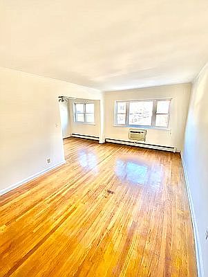 2nd image of 2108 Hoyt Ave S #3