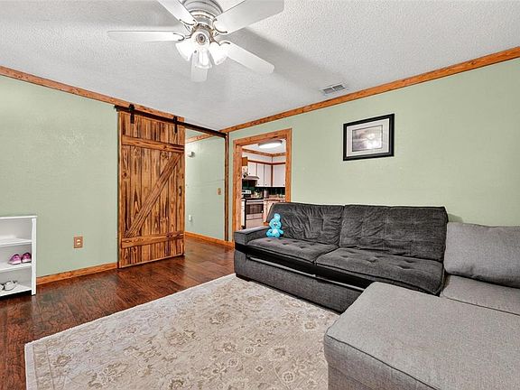 5th image of 715 4th St