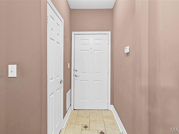 3rd image of 35 Kassebaum Ln APT 204
