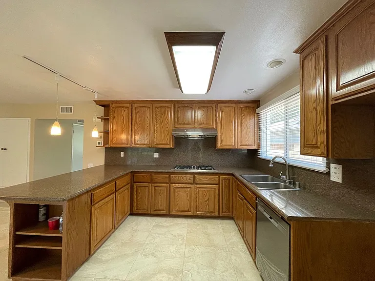 23370 Schoolcraft St — Photo 17