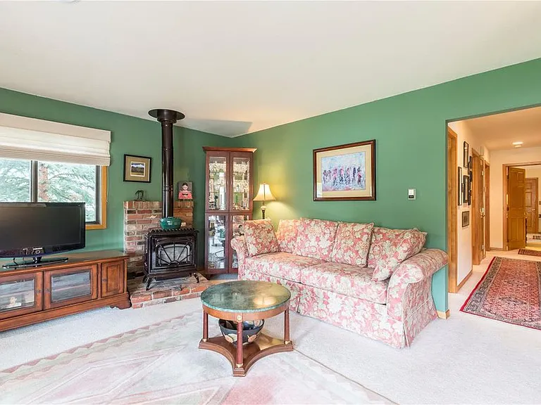 17 E Logan Ave — Photo 3