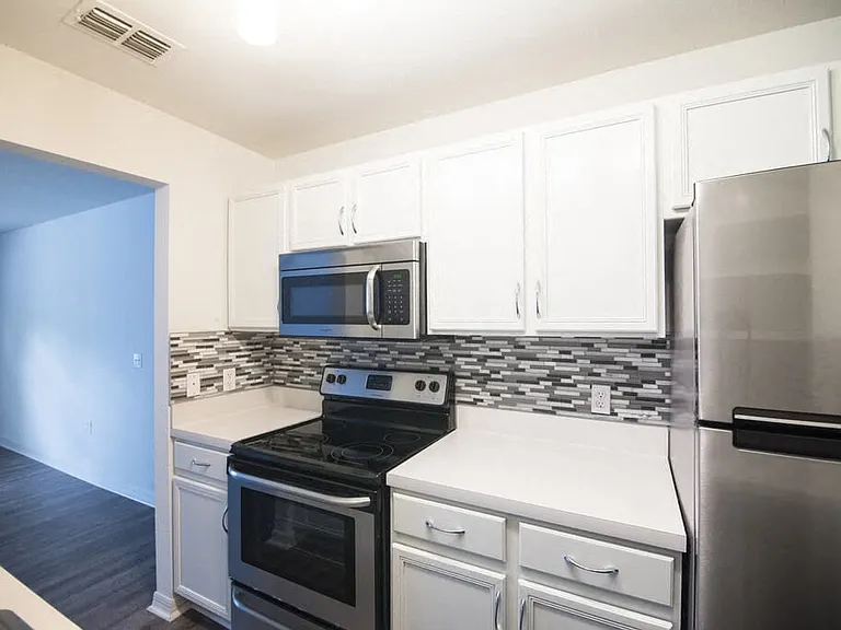 Woodland Heights Apartments — Photo 18