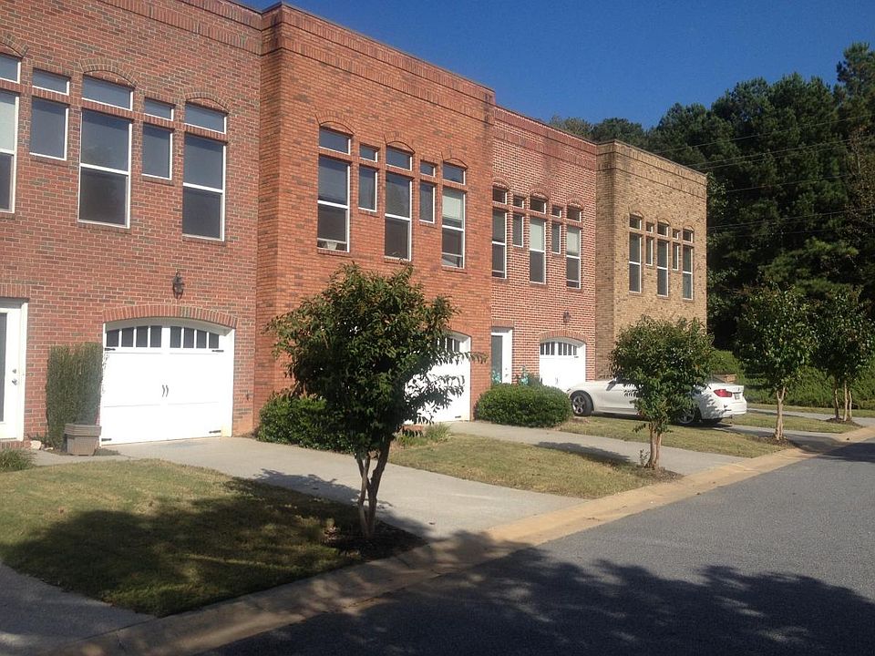 Small 8 unit Loft style Town Home community. Easy walk to re