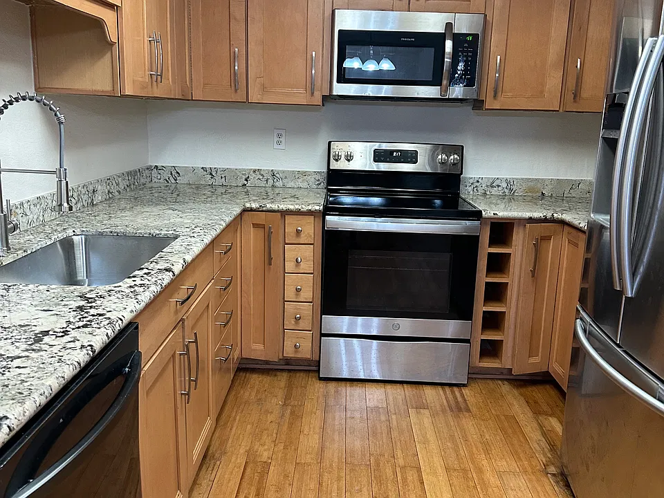1893 Cherokee Dr #3
