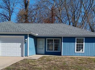 207 S Hughes St #B, Windsor, MO 65360