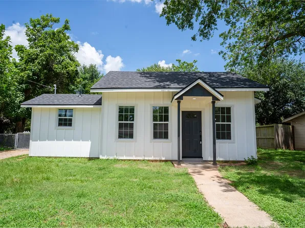 111 S Drumm, Brenham, TX 77833