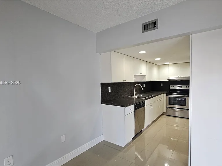 5800 SW 127th Ave #2103 — Photo 22