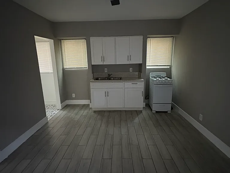 1136 Hoffman Ave #6 — Photo 5