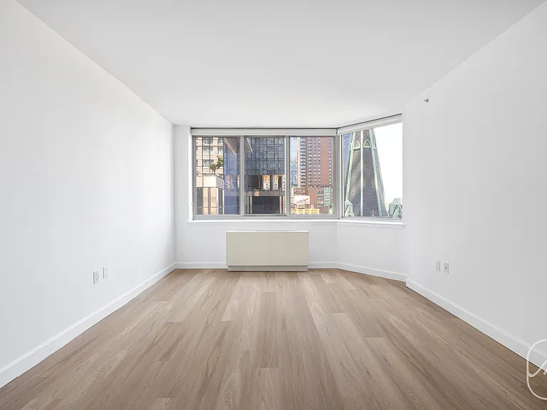 561 10th Ave #19G — Photo 13