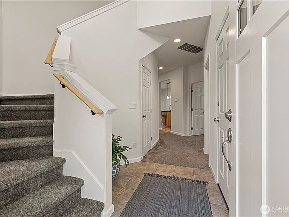 4th image of 319 Shadow Place SE