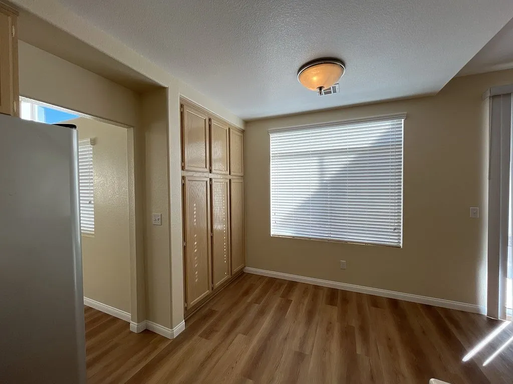 4 bed, 3.0 bath, 2197 sqft, $2,495 — Photo 3