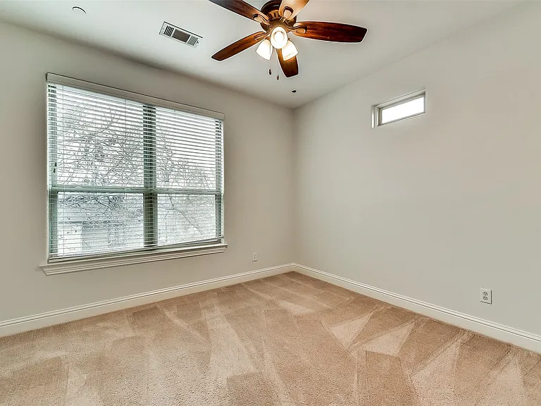 2606 N Henderson Ave #A — Photo 9