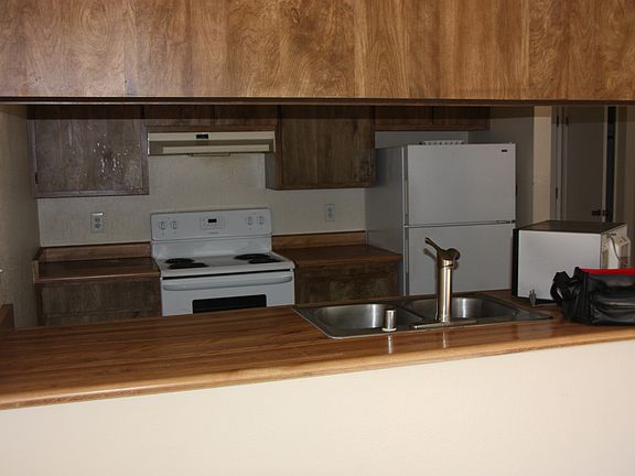 4th image of 474 Thomas St APT C