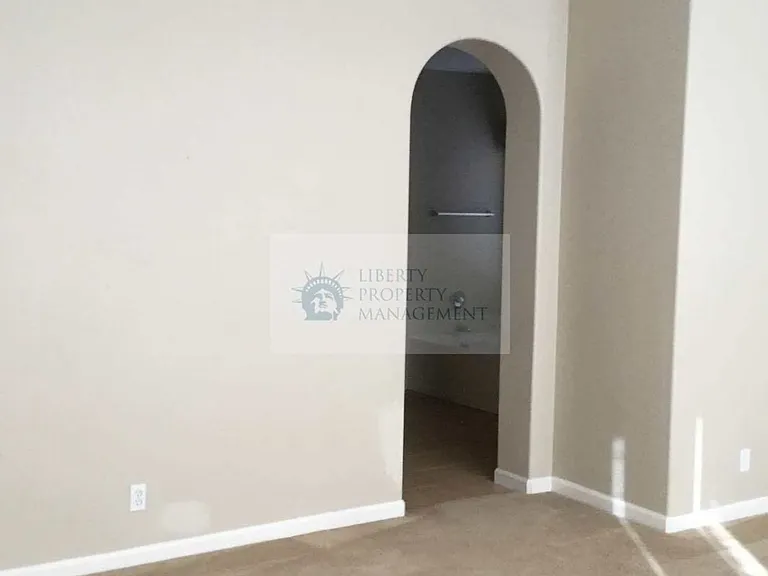 2045 Lombardy Ct — Photo 8