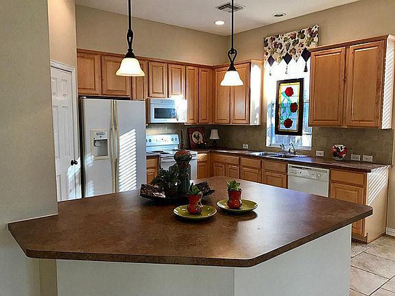 2nd image of 527 Sunny River Ln