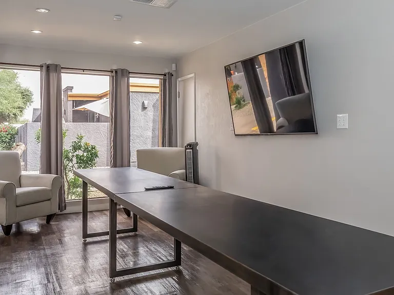 Aqua Apartments — Photo 8