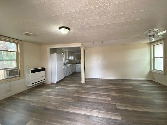3rd image of 614 Katherine Ave W