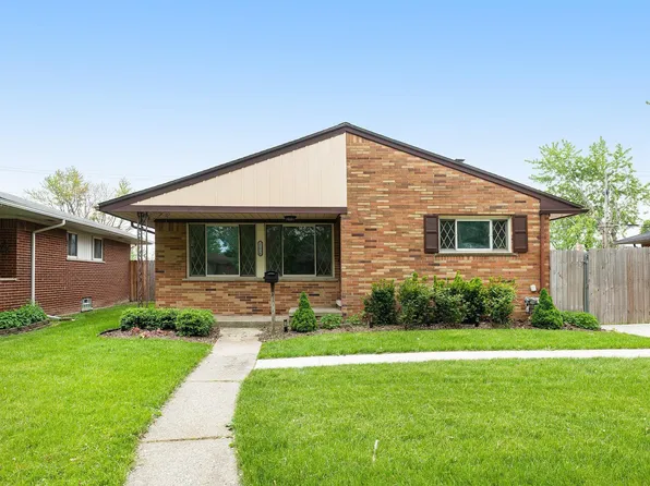 21036 Suffolk St, Clinton Township, MI 48035