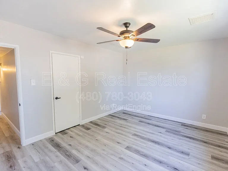 1305 W Laird St — Photo 18