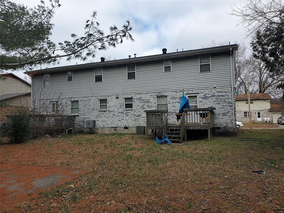 2nd image of 1019 Village Ln #1021