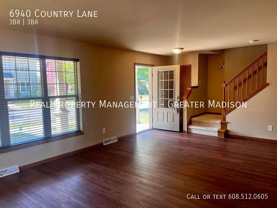 Charming House for Rent in Prime West Side Location — Photo 2