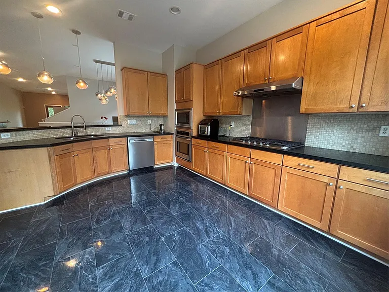 6016 Truro St — Photo 10