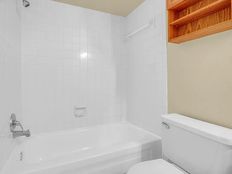 3220 69th St #H8 — Photo 12