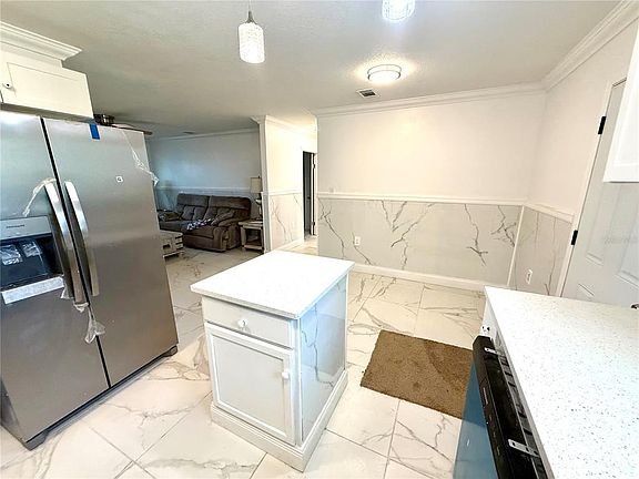 5th image of 1682 Magnolia Ln