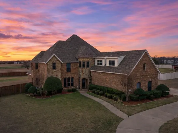 105 Kelly Dr, Waxahachie, TX 75167