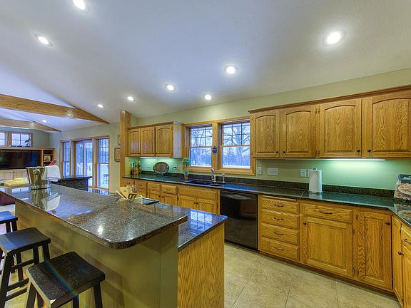 2nd image of 25275 Vergus Ave