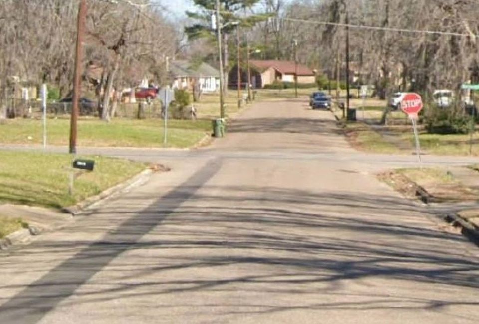 Exterior Neighborhood (street photo)