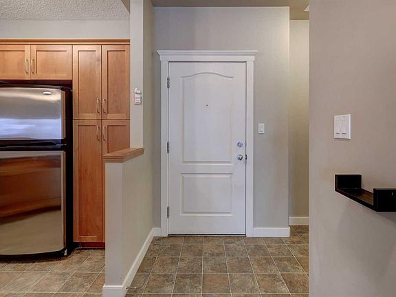 3rd image of 10 N Discovery Ridge Close SW #209