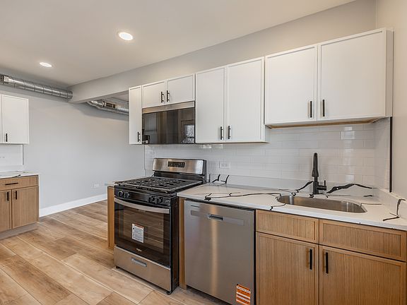 3rd image of 6148 N Francisco Ave #2A