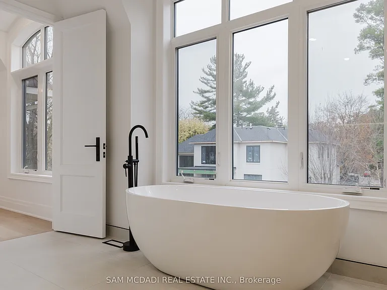 243 Prince George Cres — Photo 28