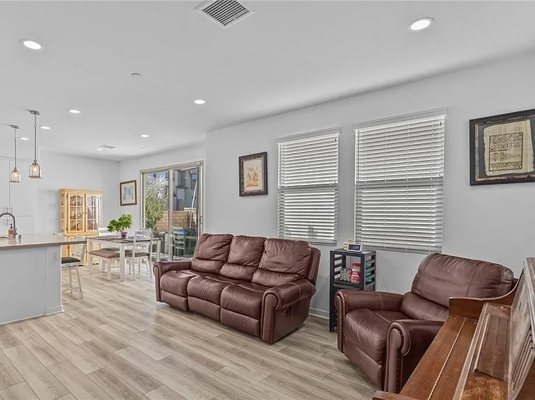 16282 Meadowhouse Ave — Photo 3