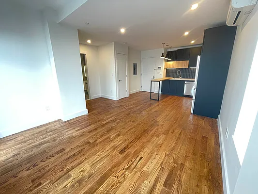 Rented by Tapiro Realty | media 4