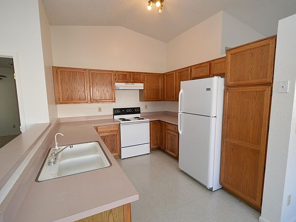 4th image of 5939 S Pin Oak Dr
