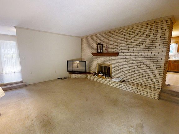 4th image of 21 Lynnolen Ln