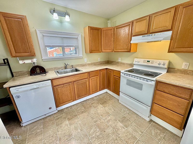 5th image of 23 Potter Avenue