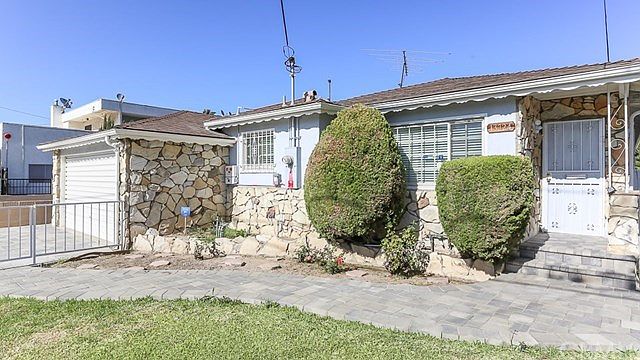1st image of 13724 Cerise Ave