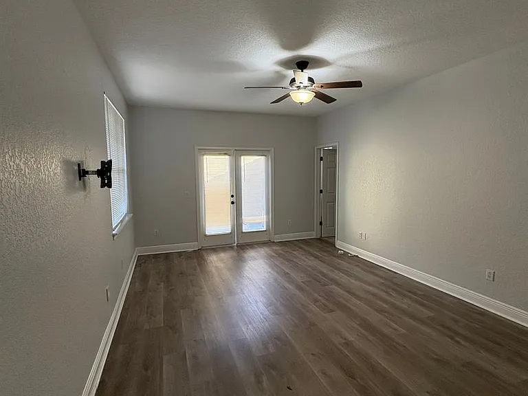 1455 Catherine St — Photo 15